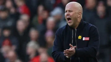 جيمي كاراغر يحذر آرني سلوت من تحدي استعادة ثقة جماهير ليفربول الصعبة